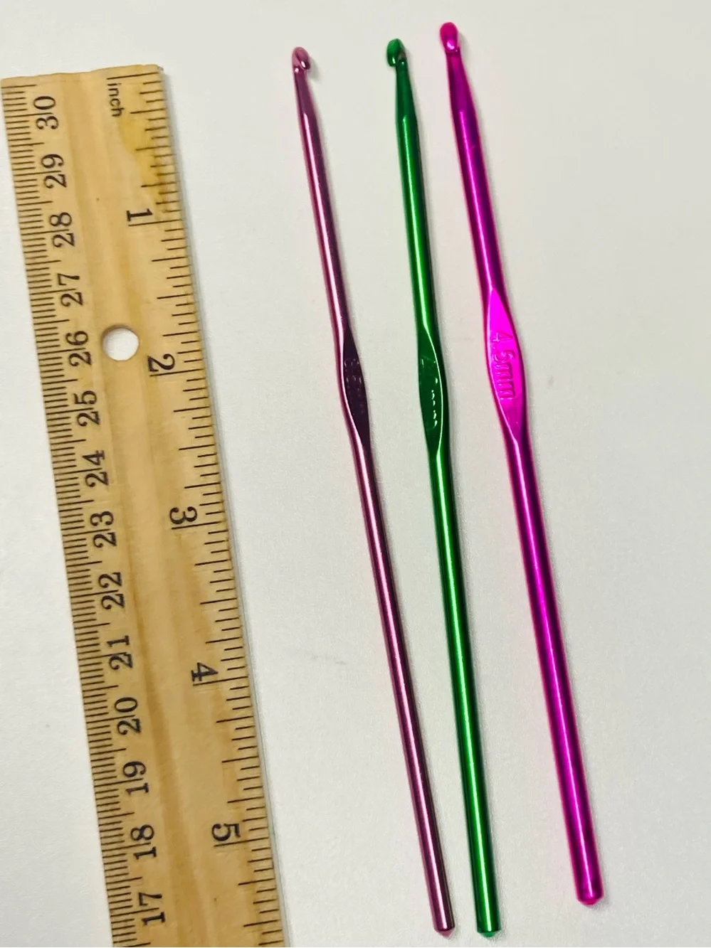 Set of‎ 3 Metallic Crochet Hooks - Pink 3.5mm, Green 4.0mm, Hot Pink 4.5mm
